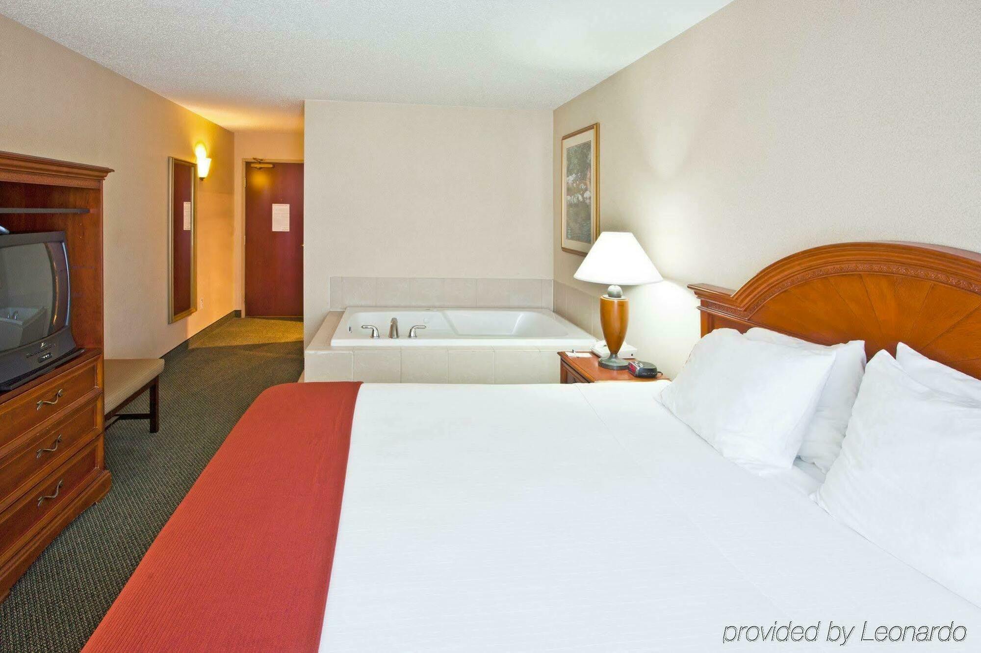 Holiday Inn Express Hotel & Suites Waterford By Ihg Exteriér fotografie